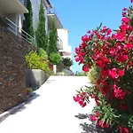 Costa Vermella, Vue Et Montagne Au Calme * Cerbère