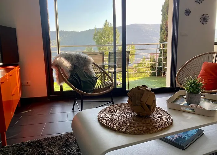 Costa Vermella, Vue Et Montagne Au Calme Cerbère